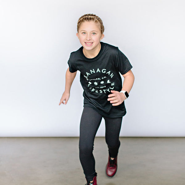 Black t shirt with black leggings cheap